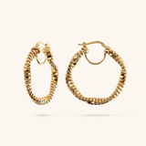 Boucles d'oreilles créoles torsadées avec surface rayée