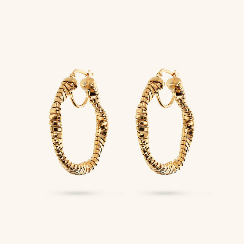 Boucles d'oreilles créoles torsadées avec surface rayée
