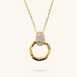 Collier avec Pendentif Martelé en Anneau et Pavé de Zircon Cubique
