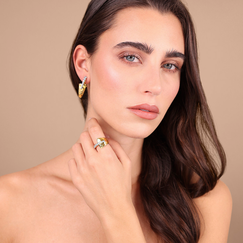 Boucles d'oreilles ovales martelées avec pavé de zircon cubique