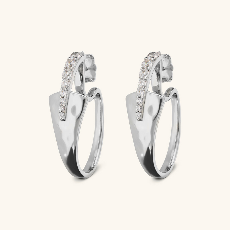 Boucles d'oreilles ovales martelées avec pavé de zircon cubique