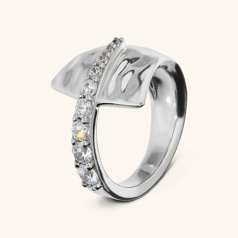 Bague Contrarié Martellé avec Pavé de Zircon Cubique