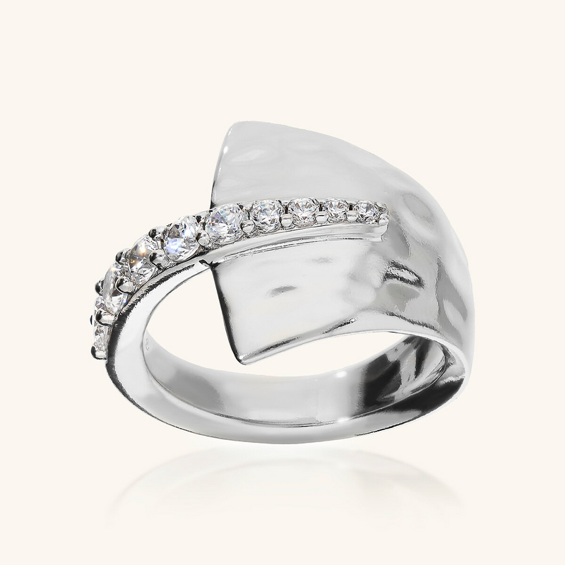 Bague Contrarié Martellé avec Pavé de Zircon Cubique