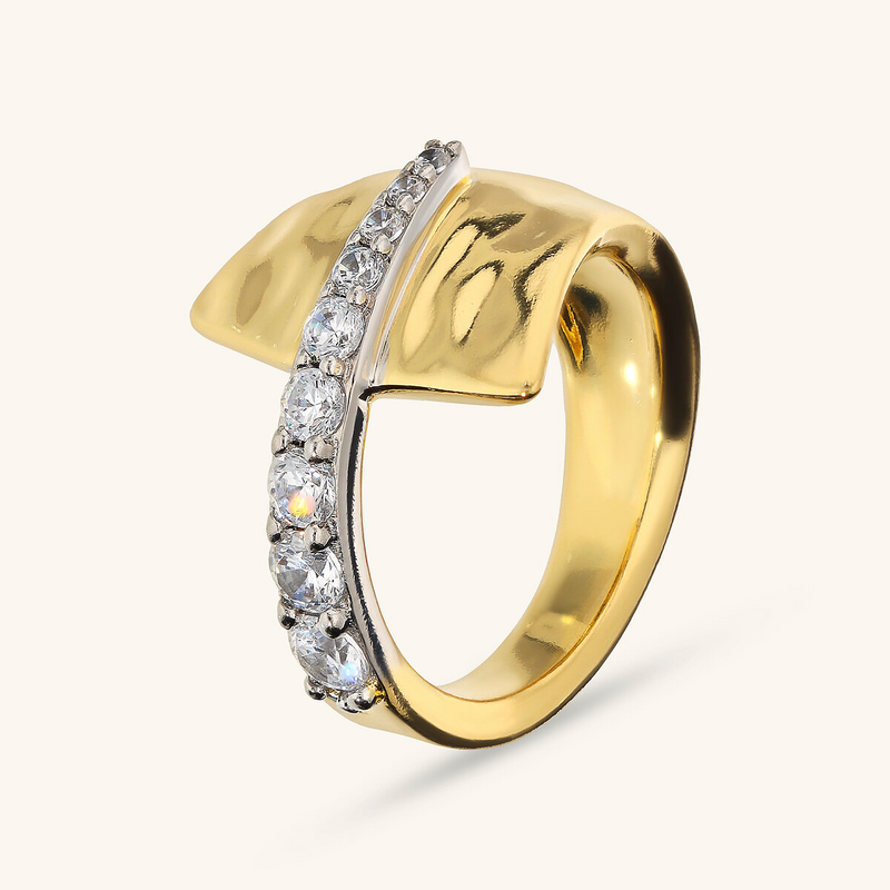 Bague Contrarié Martellé avec Pavé de Zircon Cubique